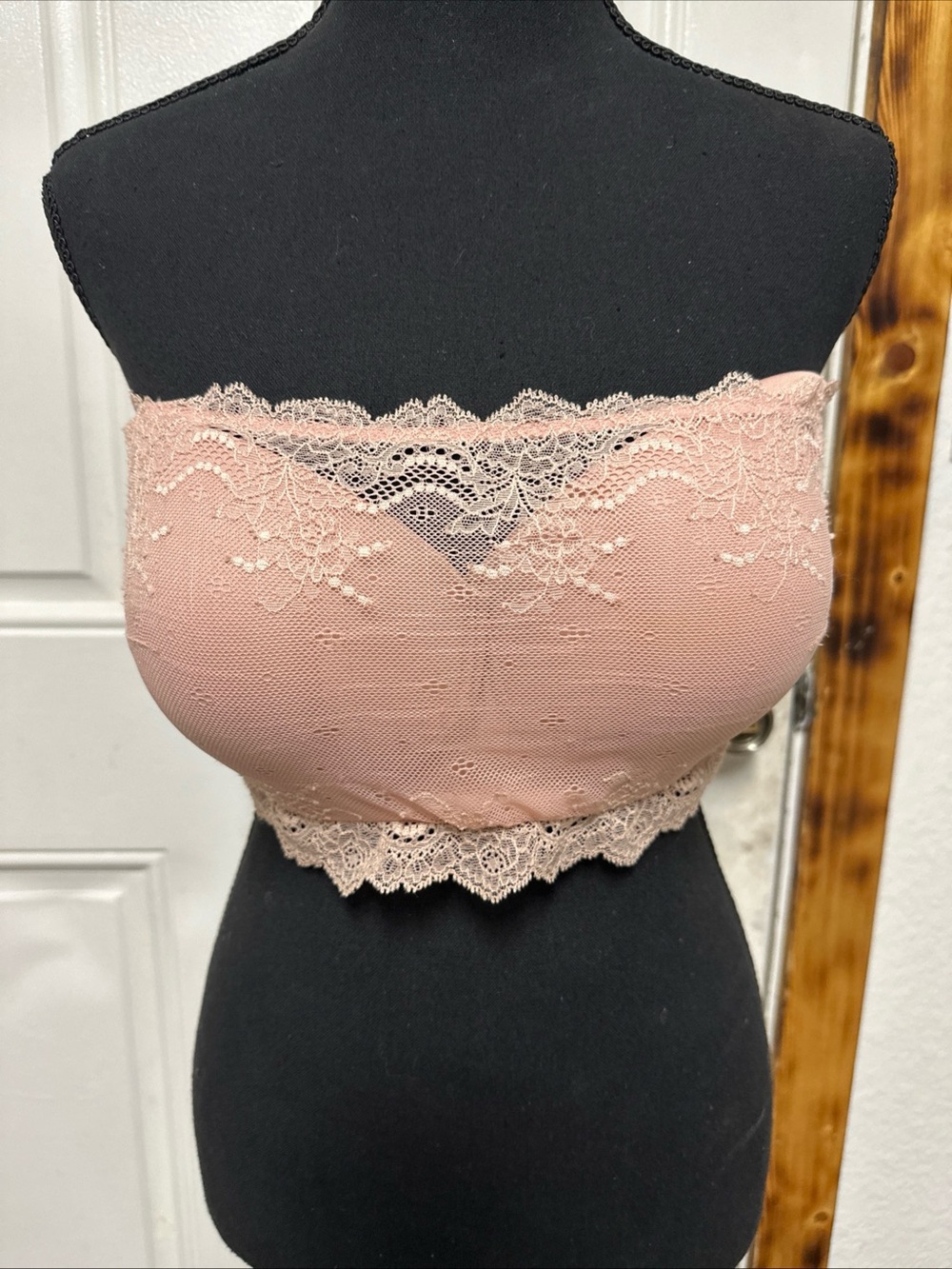 SPANX Undie-tectable Strapless Bandeau Bra Nude Pink Lace Sz Large